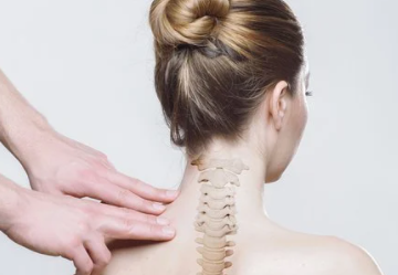 肩颈痛有什么办法可以缓解？掌握这个方法，省下按摩钱！